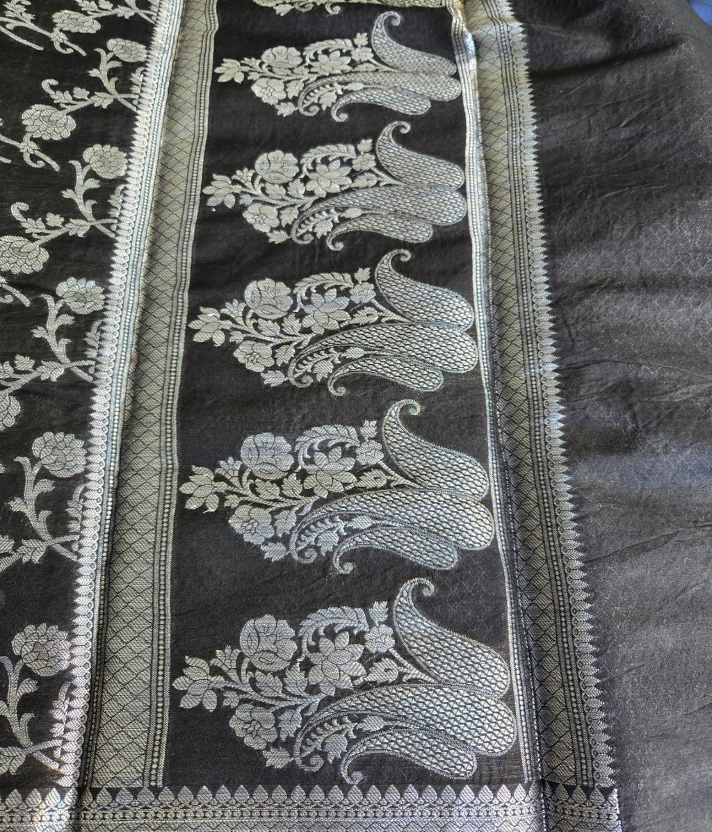Royal Black Bliss: Kosa Silk Saree