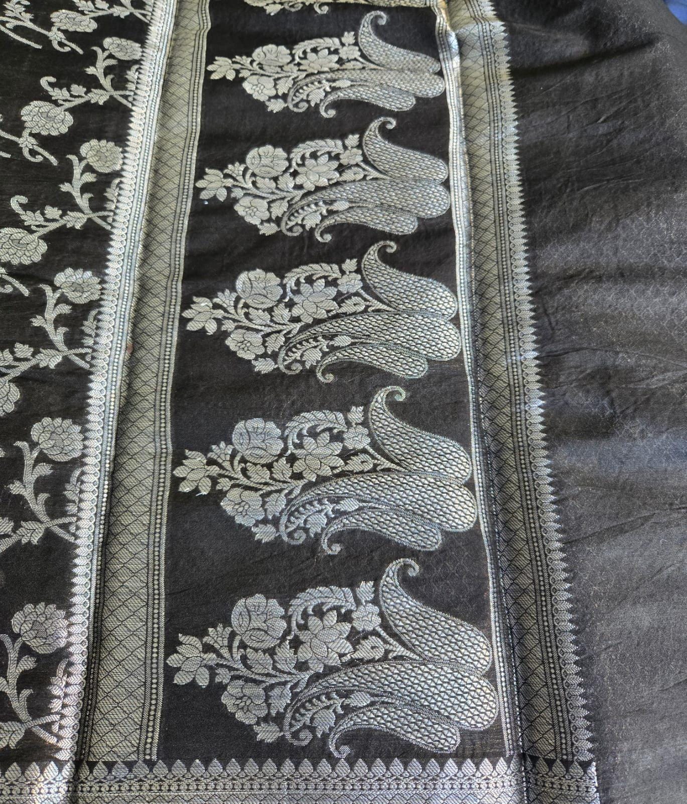 Royal Black Bliss: Kosa Silk Saree