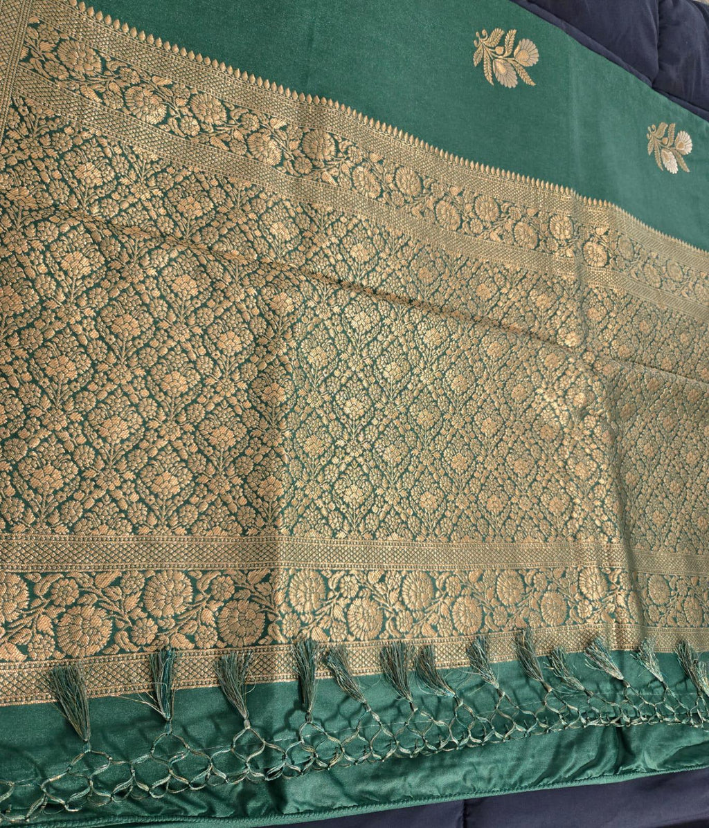 Exquisite green Silk Banarasi Saree Handwoven Elegance. Fall and Pico done