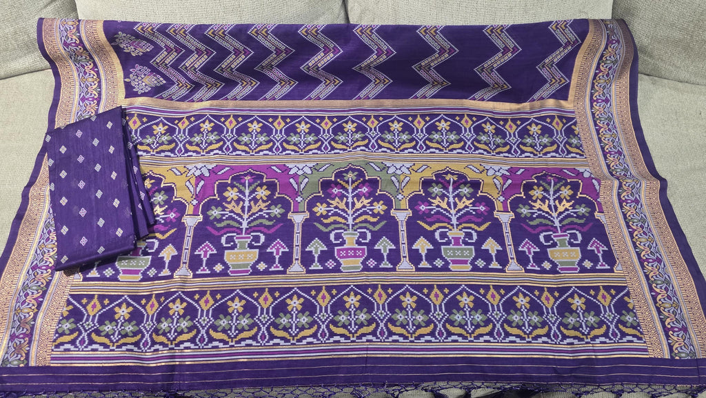 Exquisite Black patola Banarasi Saree Handwoven Elegance. Fall and Pico done