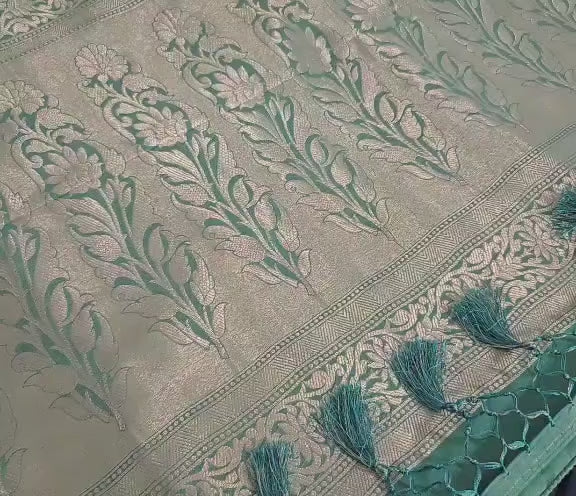 Exquisite green Silk Banarasi Saree  Handwoven Elegance. Fall and Pico done