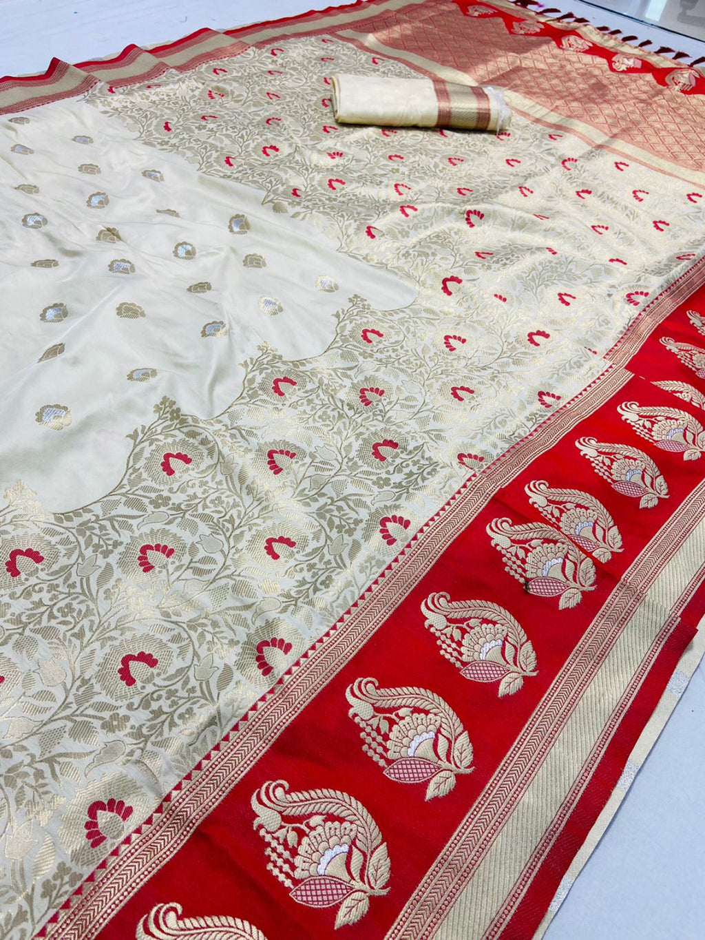 Kanchipuram silk saree with zari weaving work